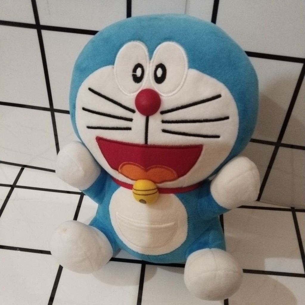 boneka doraemon polos