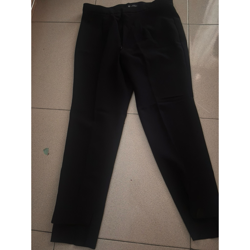 black pants size m