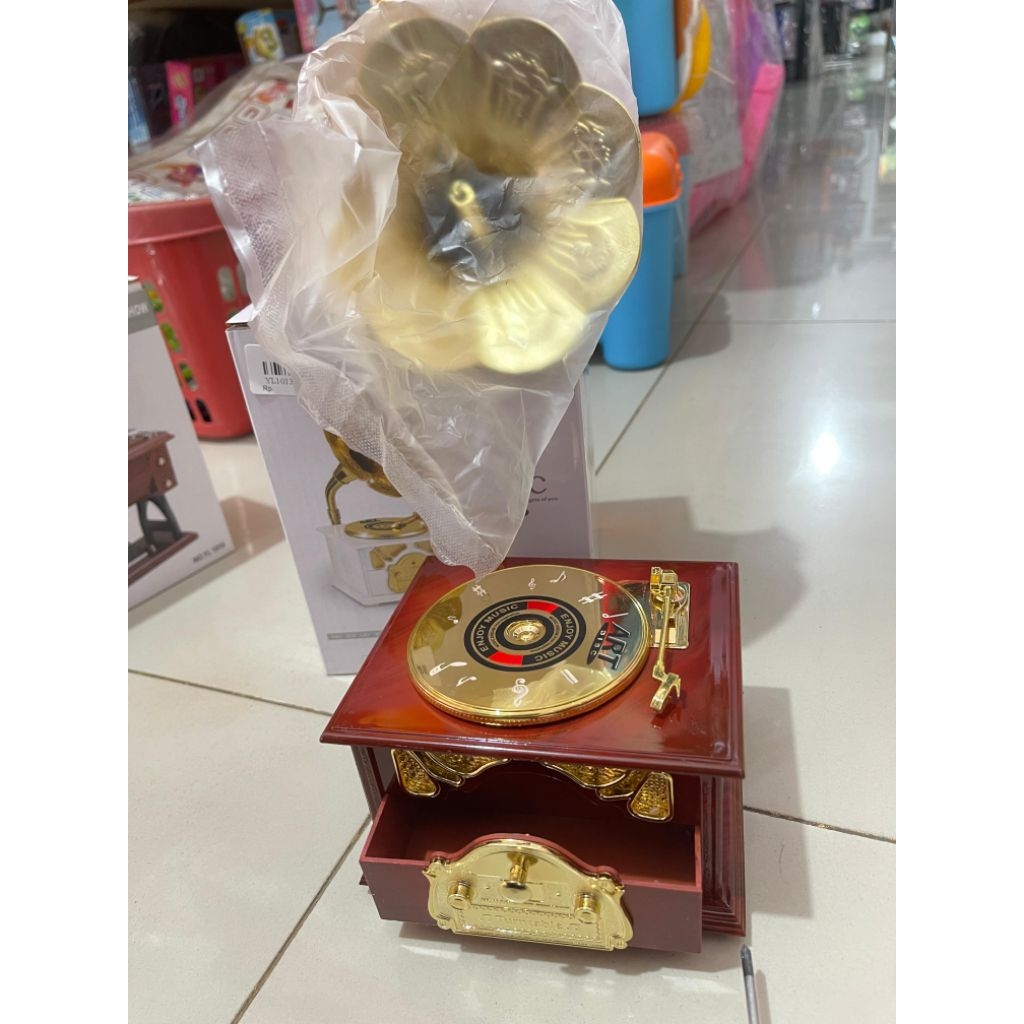 kotak musik piring putar