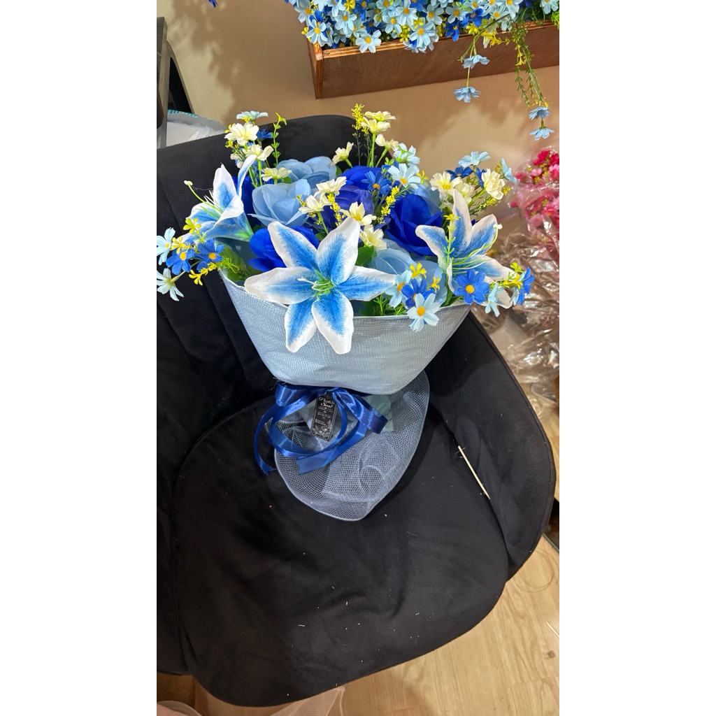 Lily daisy blue