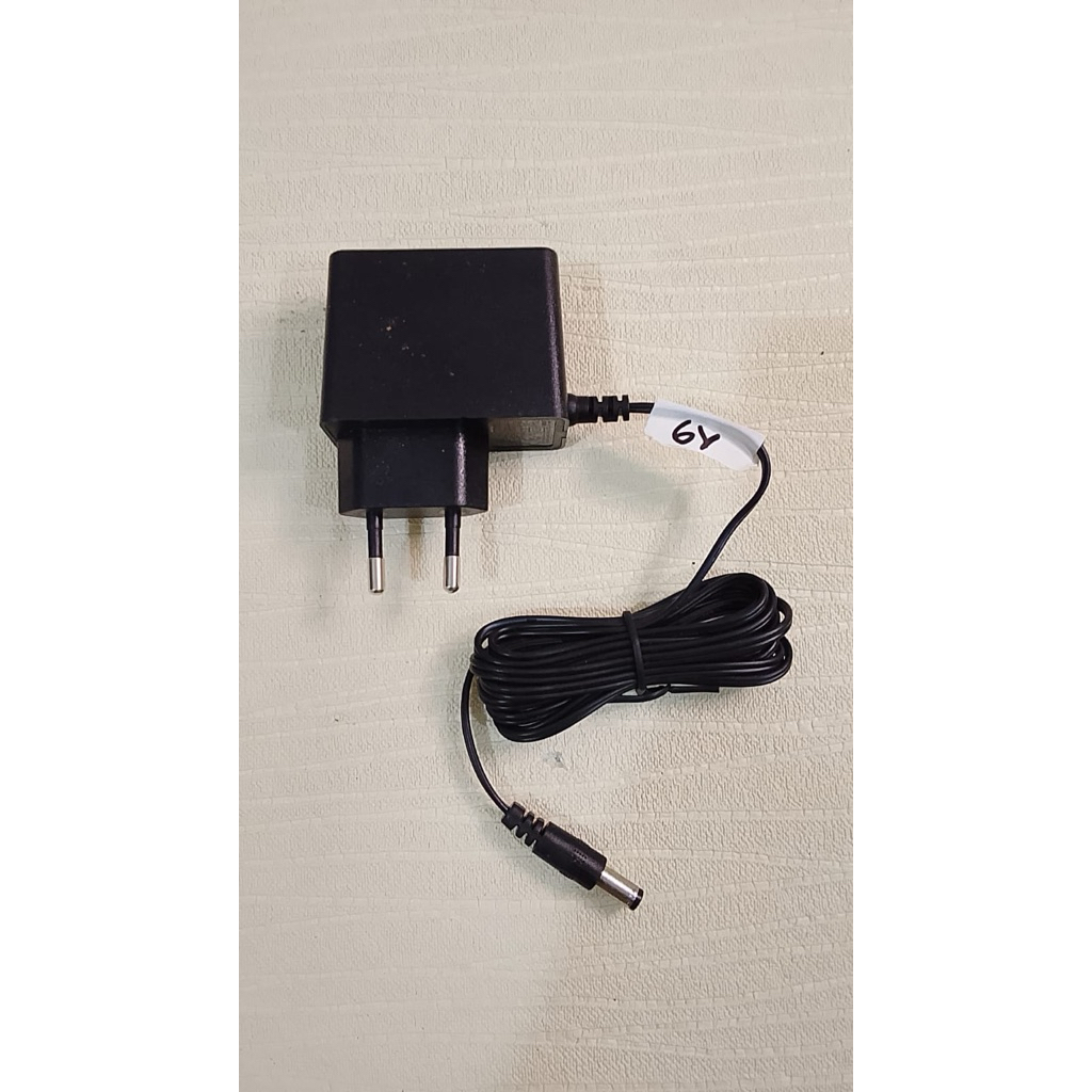 *Adaptor 6 Volt Serbaguna*