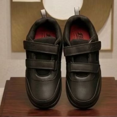 sepatu sekolah