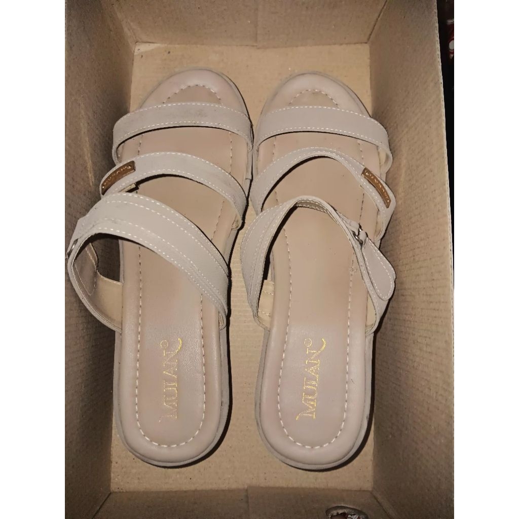 sandal hak wanita