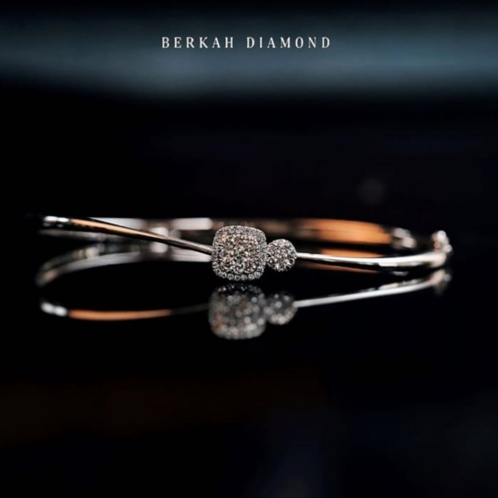 Cushion Bangle DB