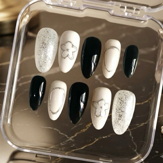 Press On Nails - Black & White
