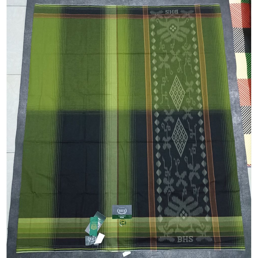 Sarung BHS Cosmo BNIB