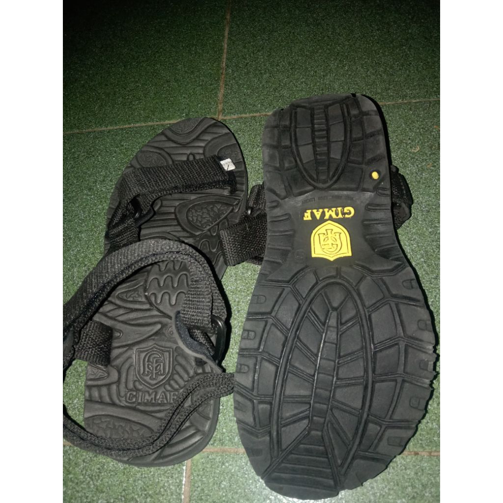 sendal pria dan wanita