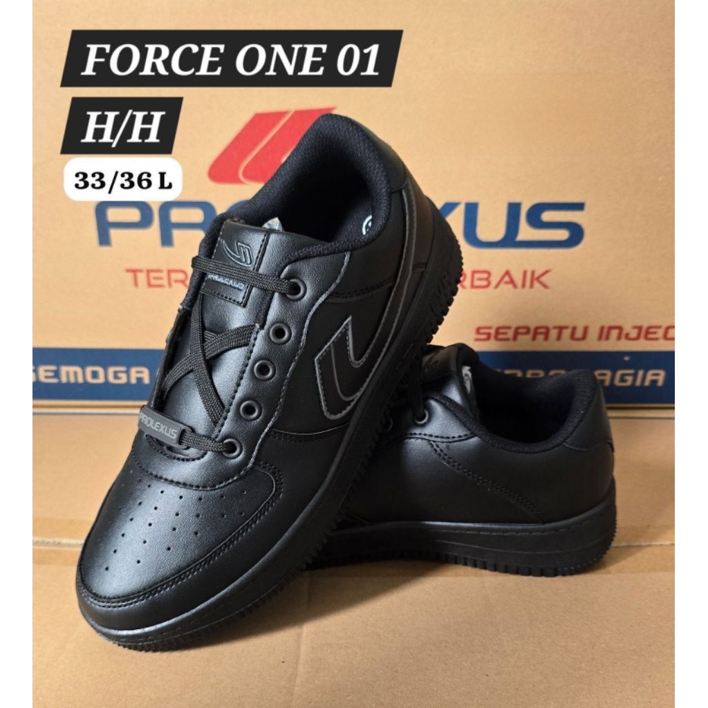 sepatu sekolah