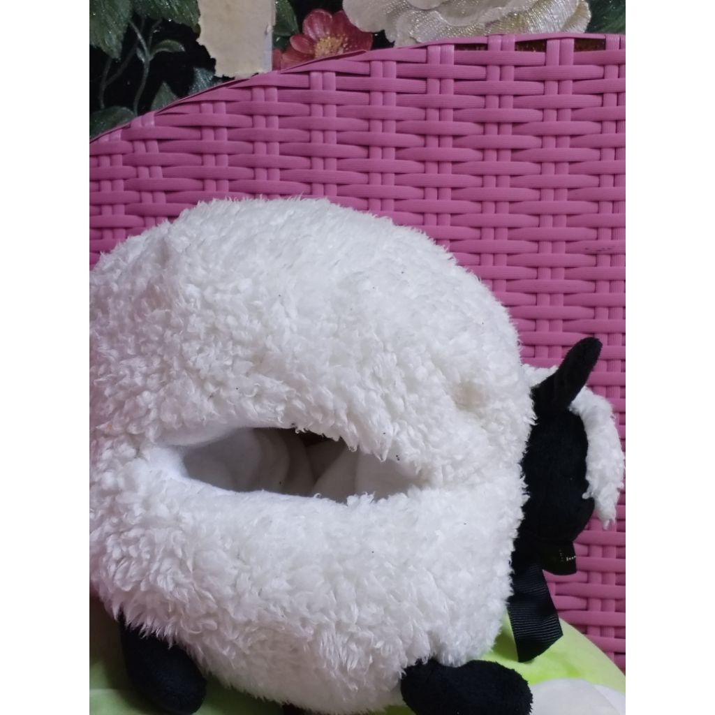 bantal lengan boneka domba