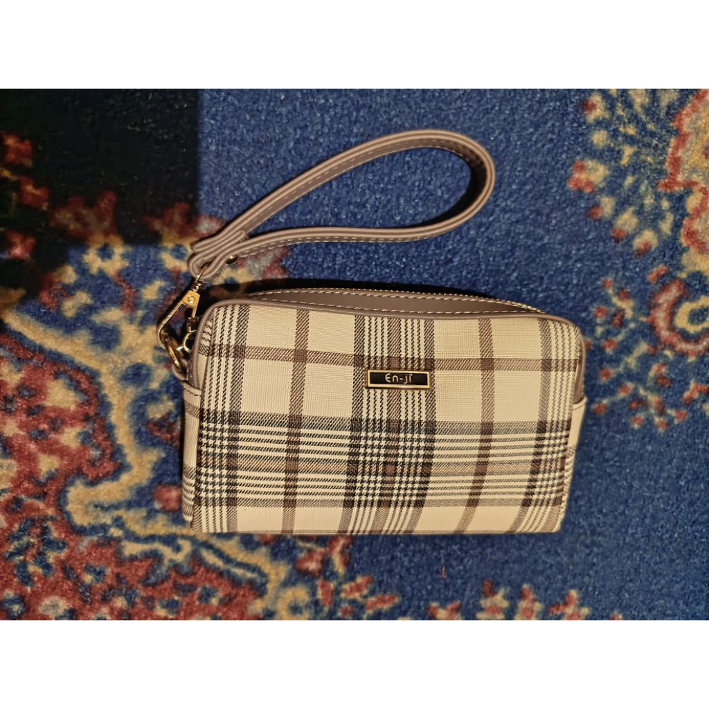 pouch