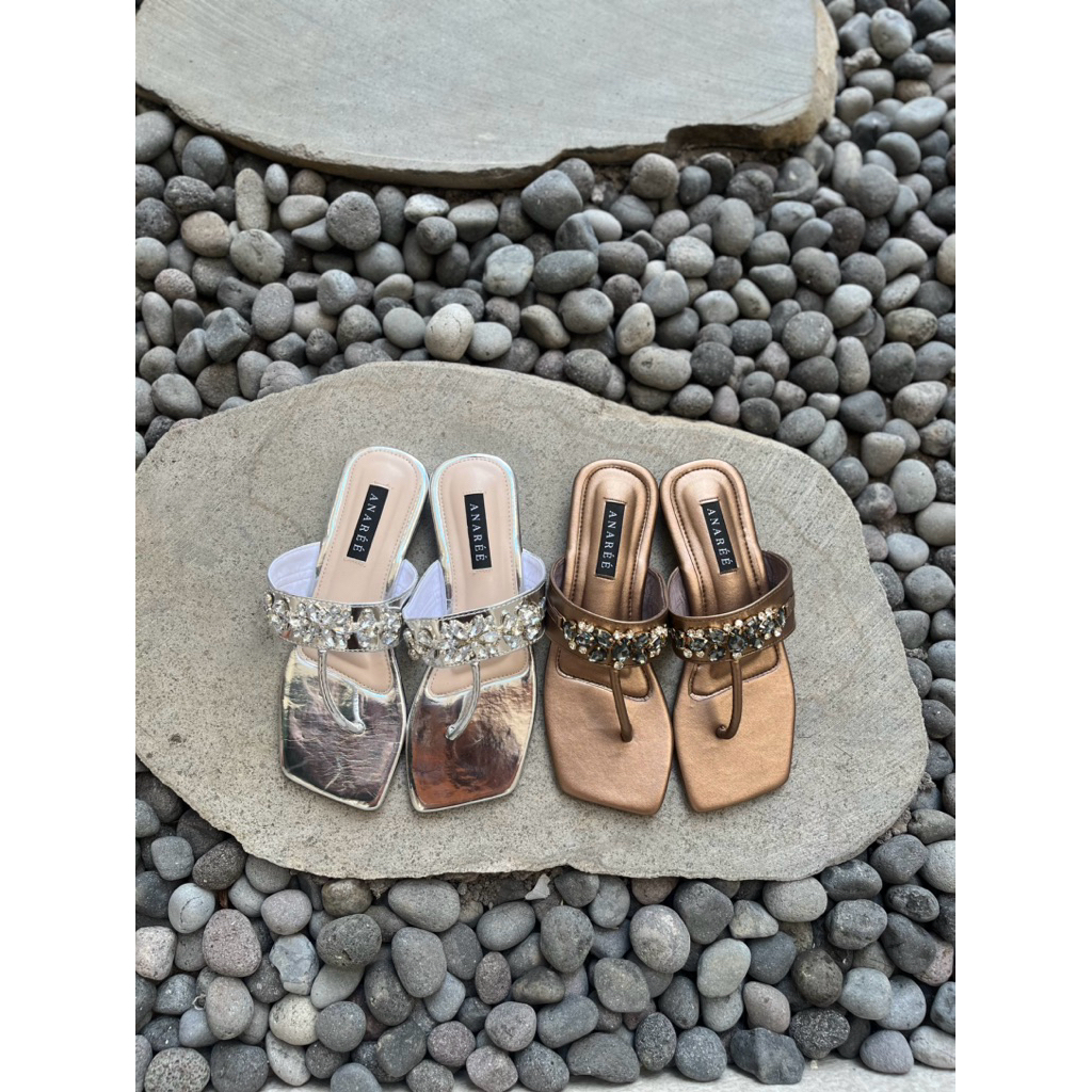 Seina flat sandals
