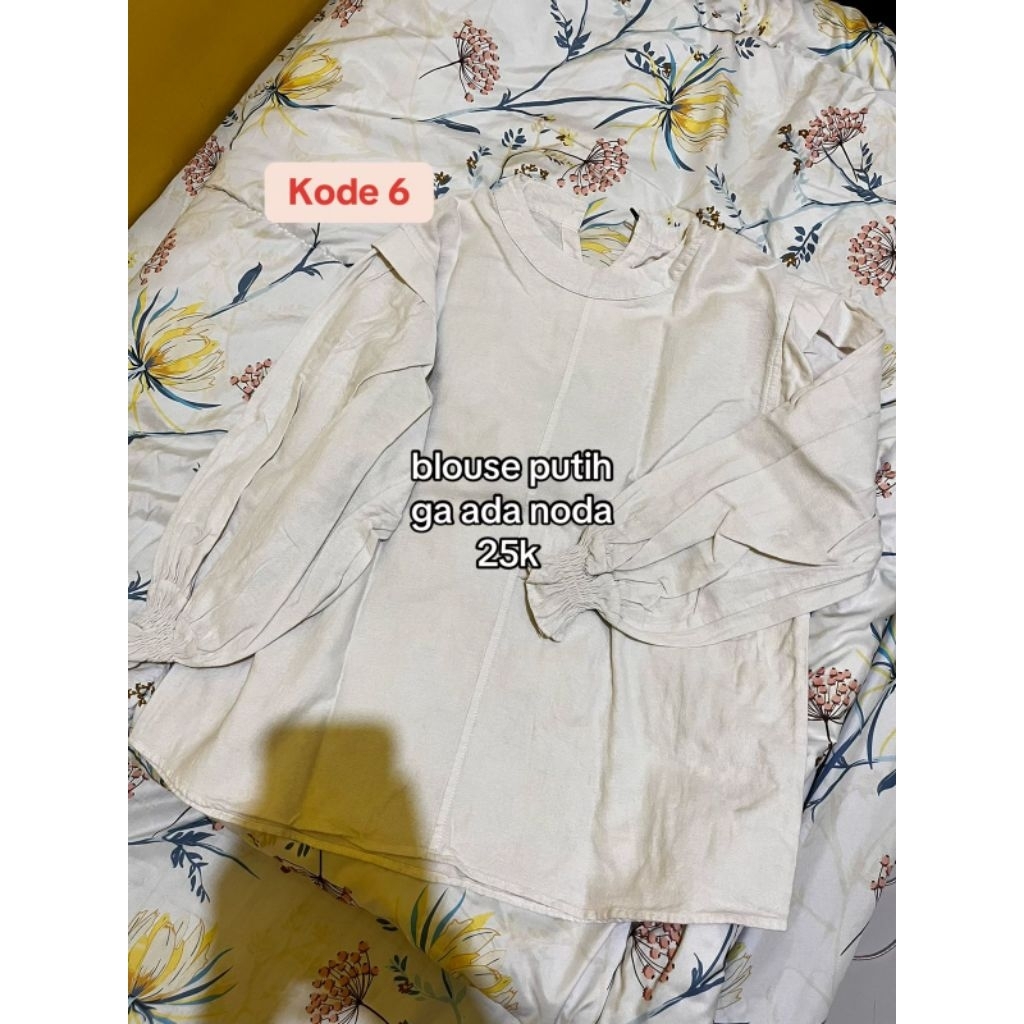 blouse putih