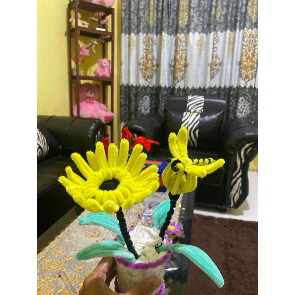 bunga dari kawat bulu