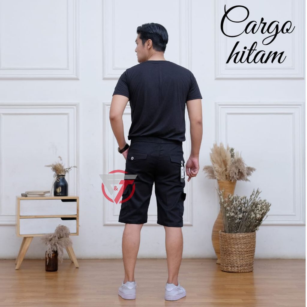 Celana pendek cargo pria dewasa