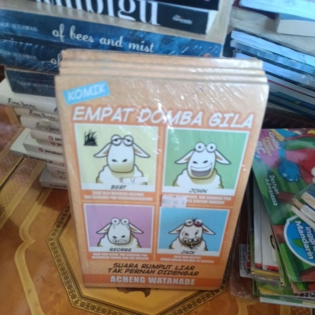 KOMIK EMPAT DOMBA GILA