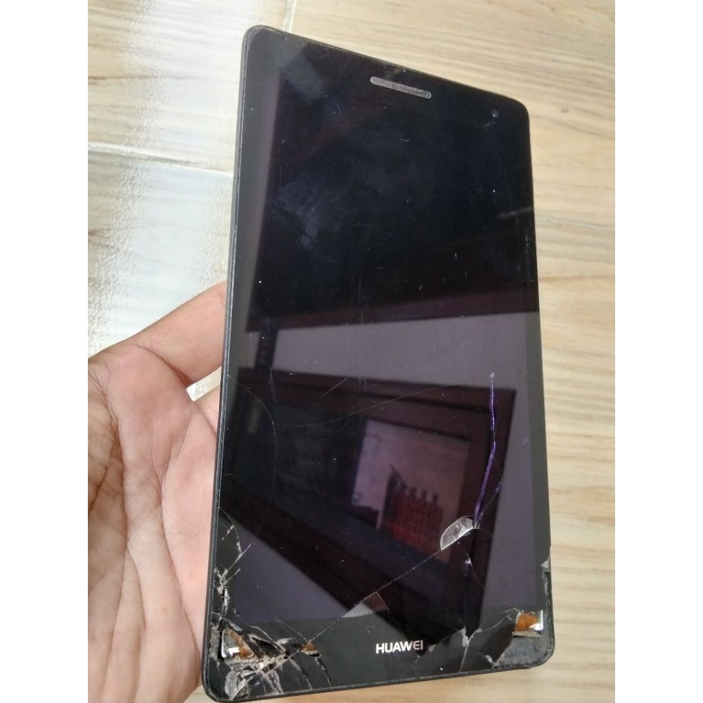 TABLET HUAWEI BG2-U01 BAHAN GAMBLING BUKAN NORMAL