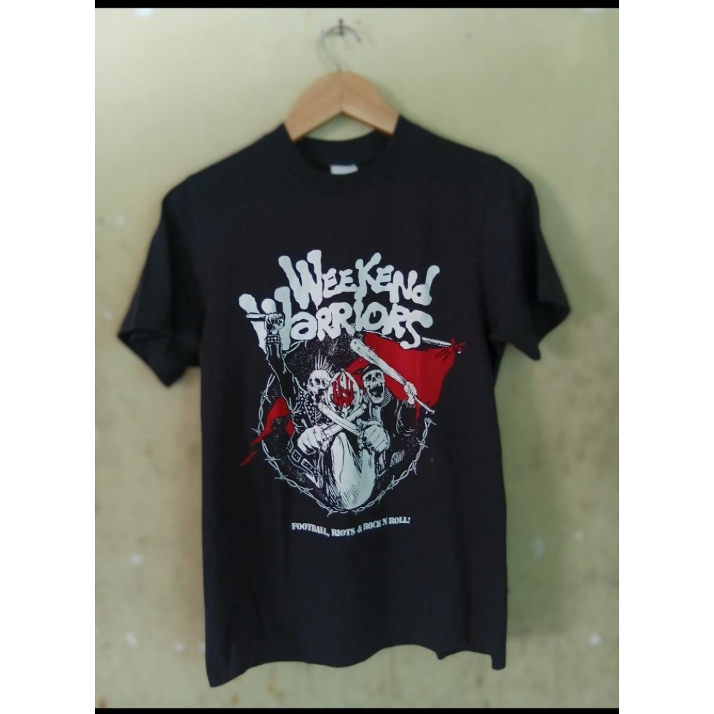 kaos hitam