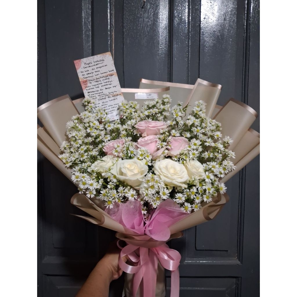 buket bunga mawar segar