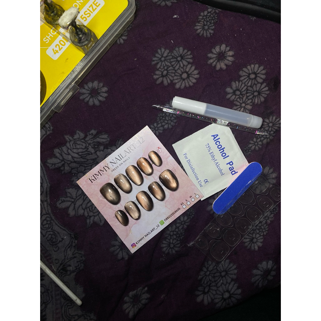 press on nails cat eye