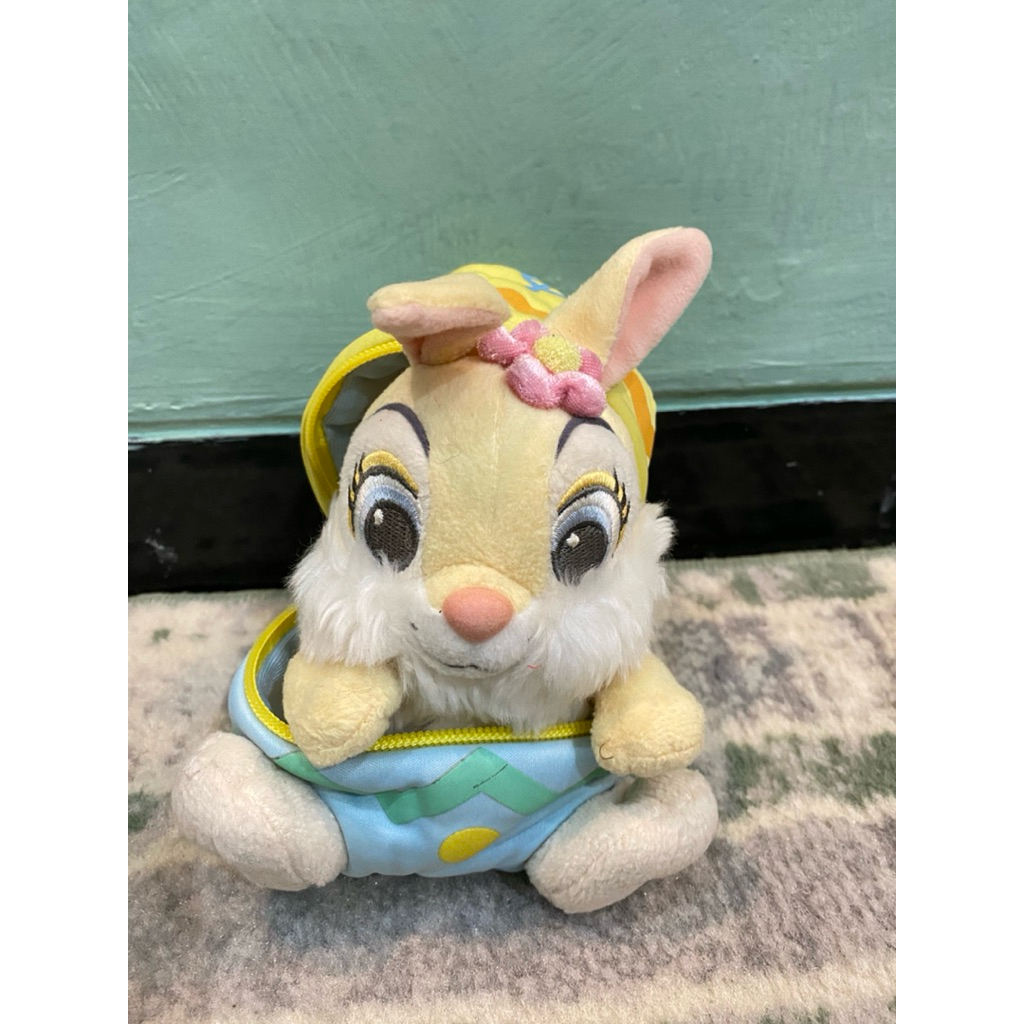 Boneka Miss Bunny dalam telur