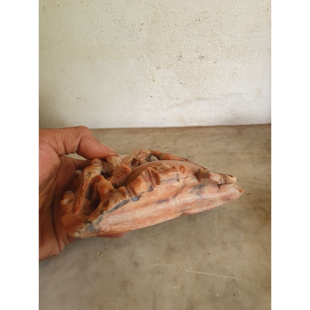 batu soptun ukiran bunga