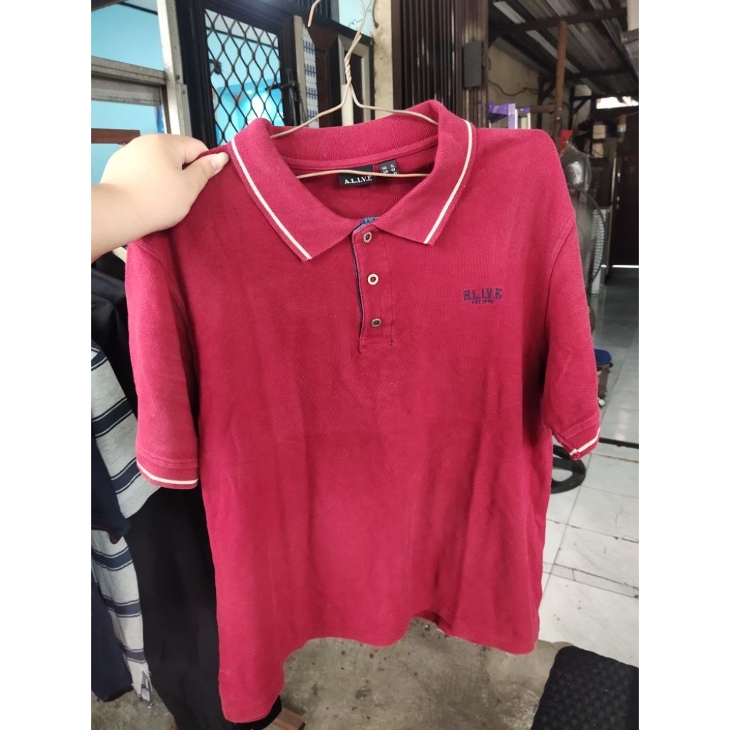 Baju Kerah Merah