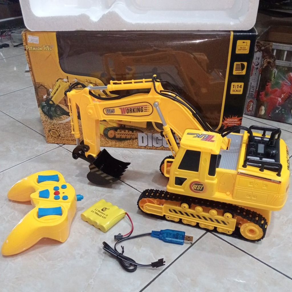 RC excavator DIGGER