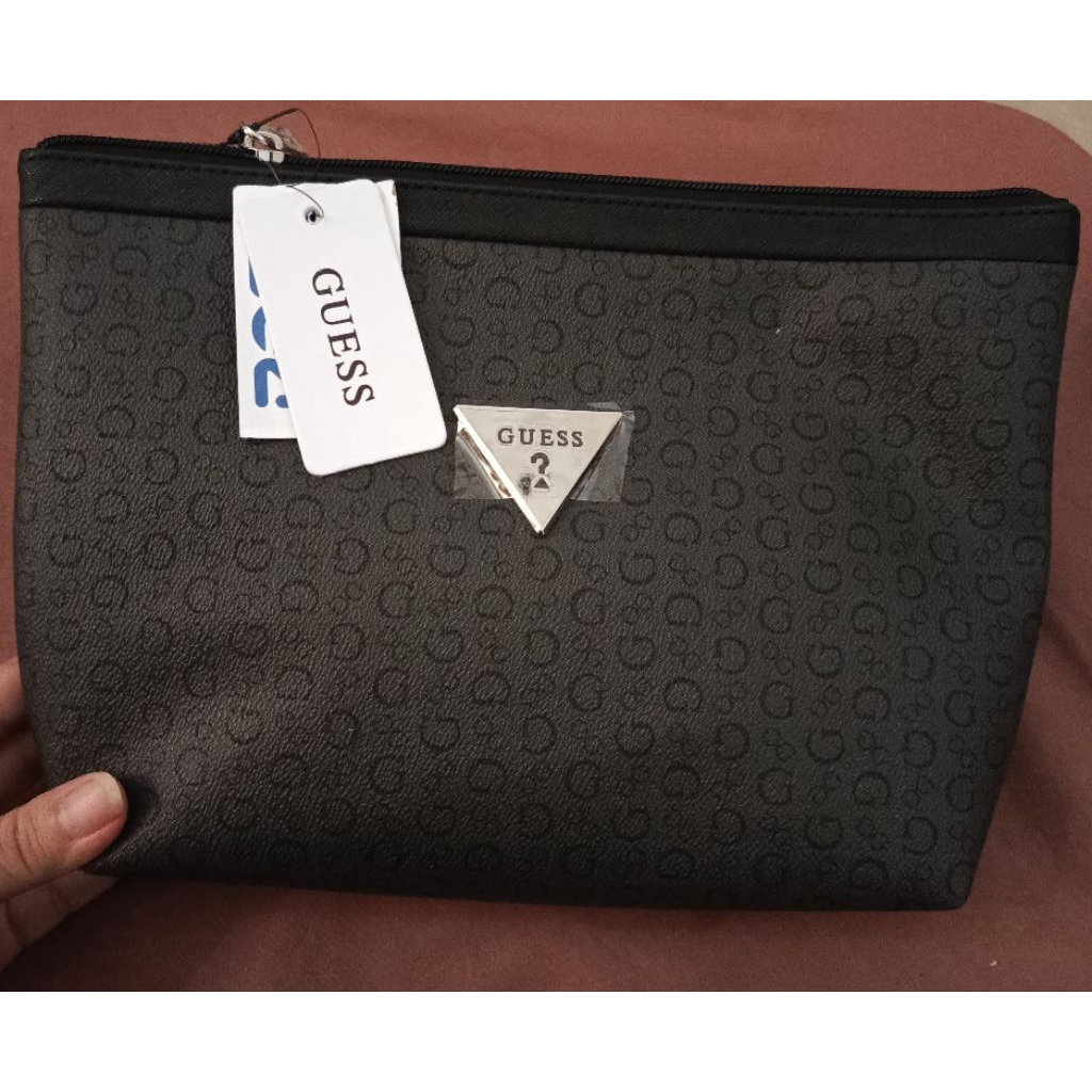 Tas Kosmetik Guess