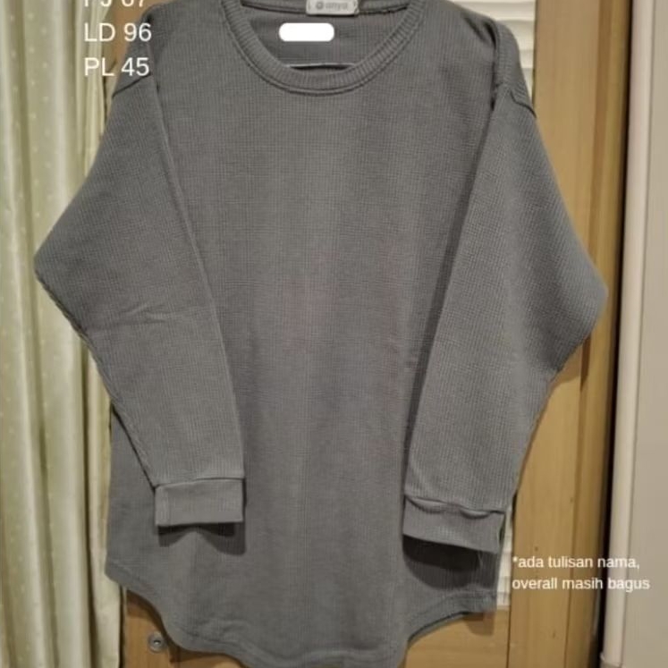 Preloved kaos knit