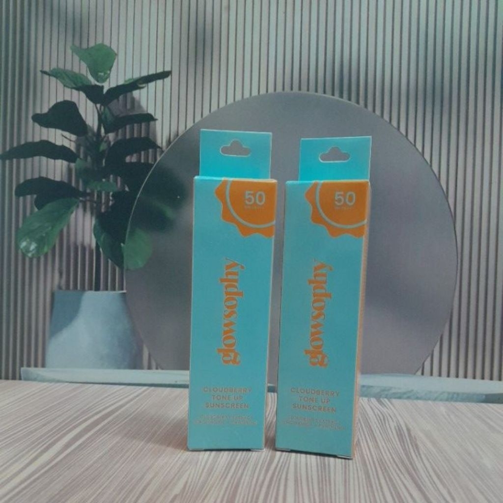GLOWSHOPY CLOUDBERRY TONEUP SUNSCREEN SPF50PA+++