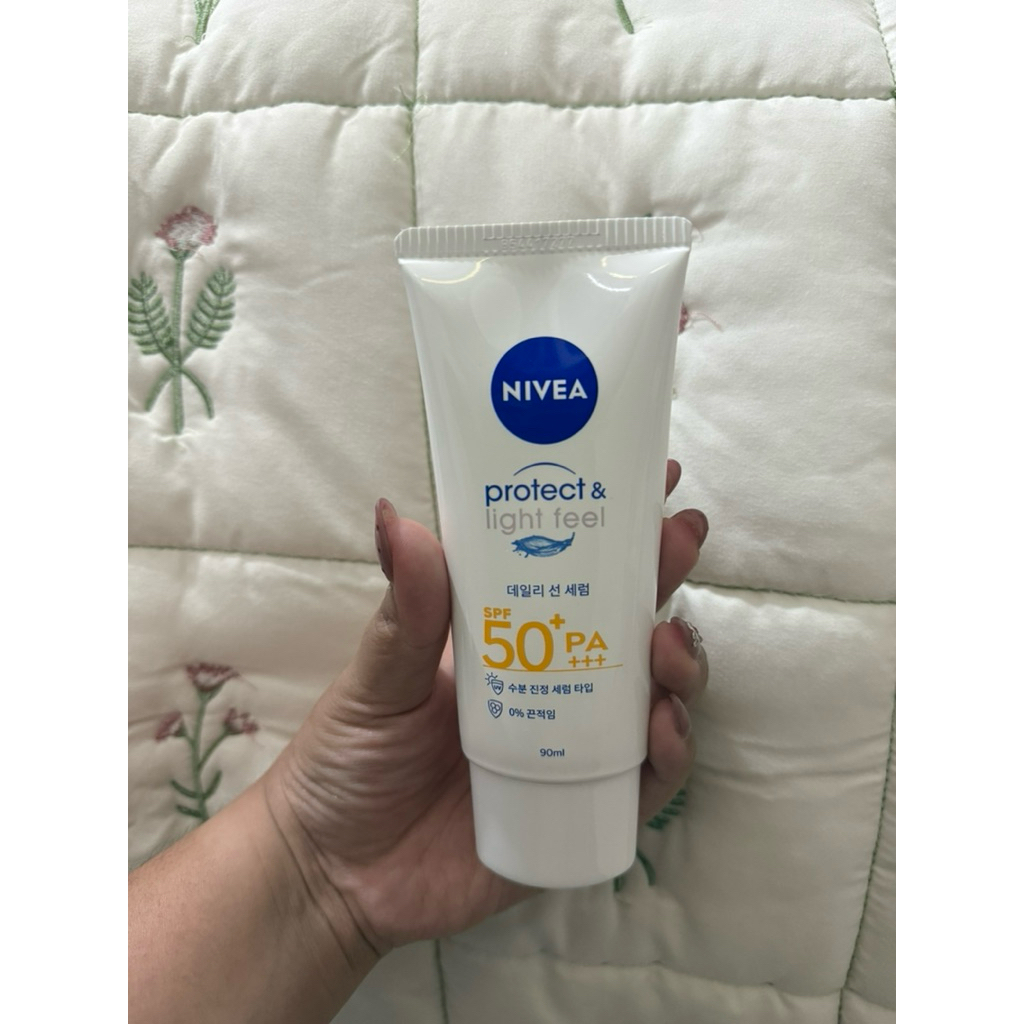 Nivea Protect & Light Feel