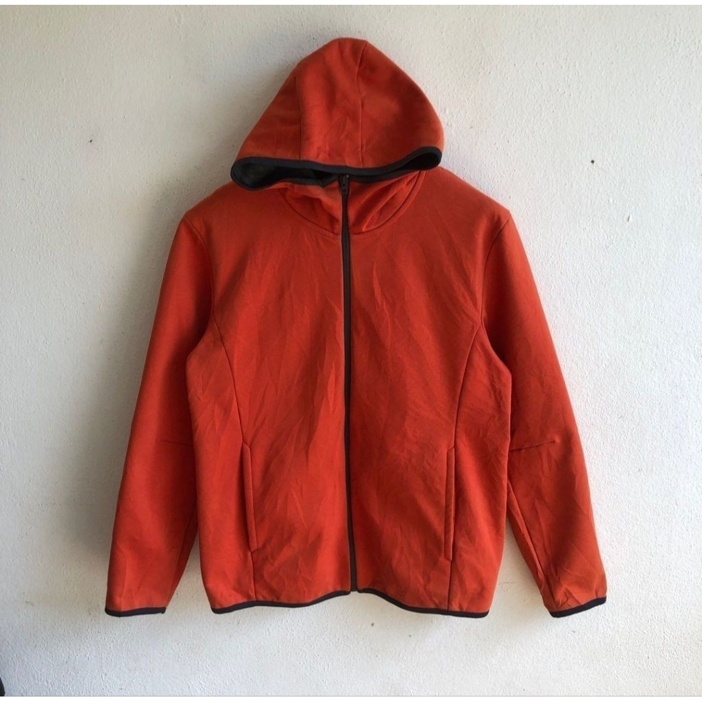 Uniqlo tech size L