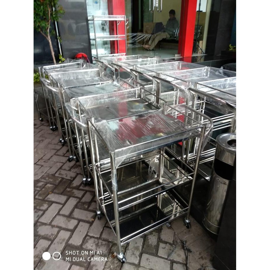 Trolley Instrumen 3 Rak