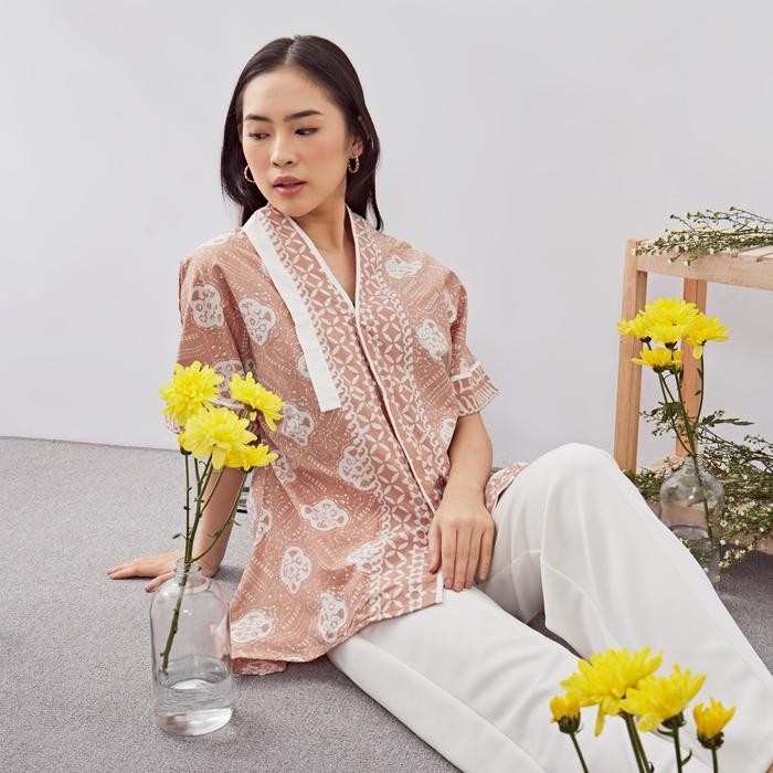 Nayara Batik Blouse Damara KR