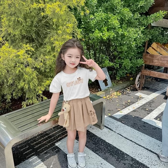 SETELAN ANAK PEREMPUAN CLEVA
