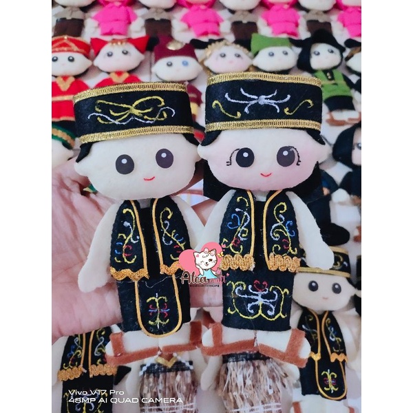 Boneka adat Dayak (boneka profesi)