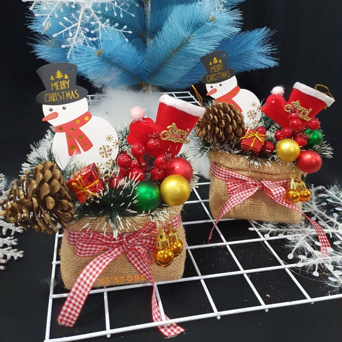 HIASAN NATAL MEJA