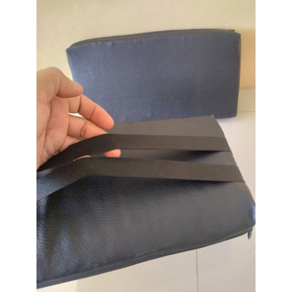 Bantalan kepala di kursi roda
