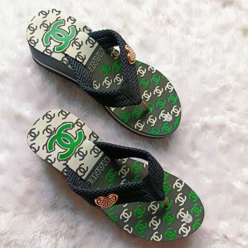 sendal jepit chanel