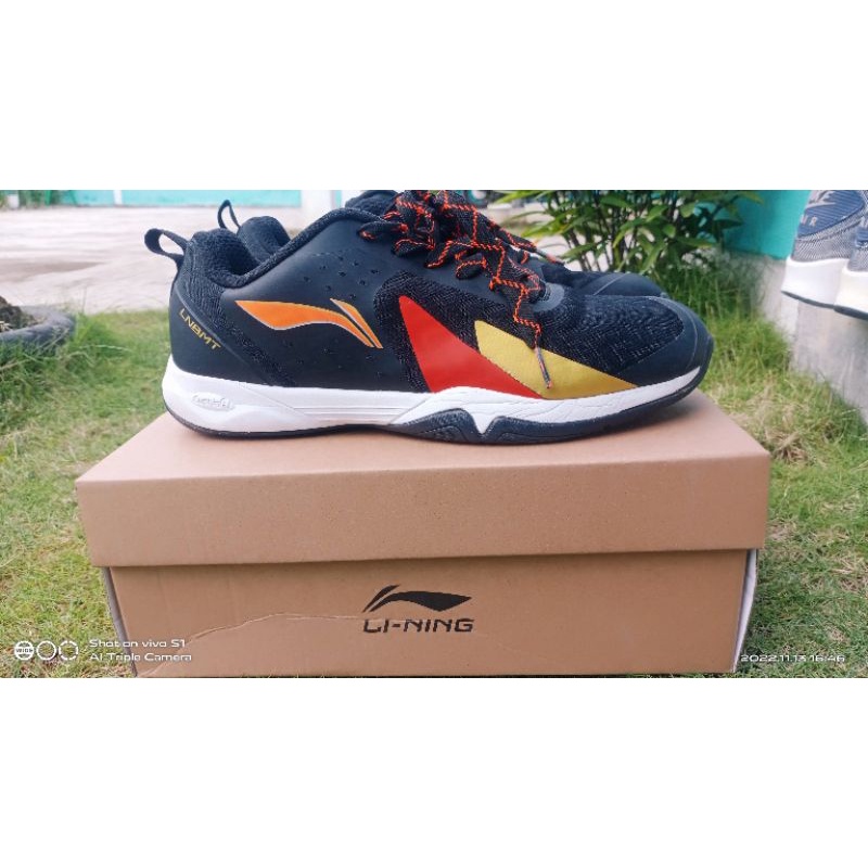 sepatu olaraga