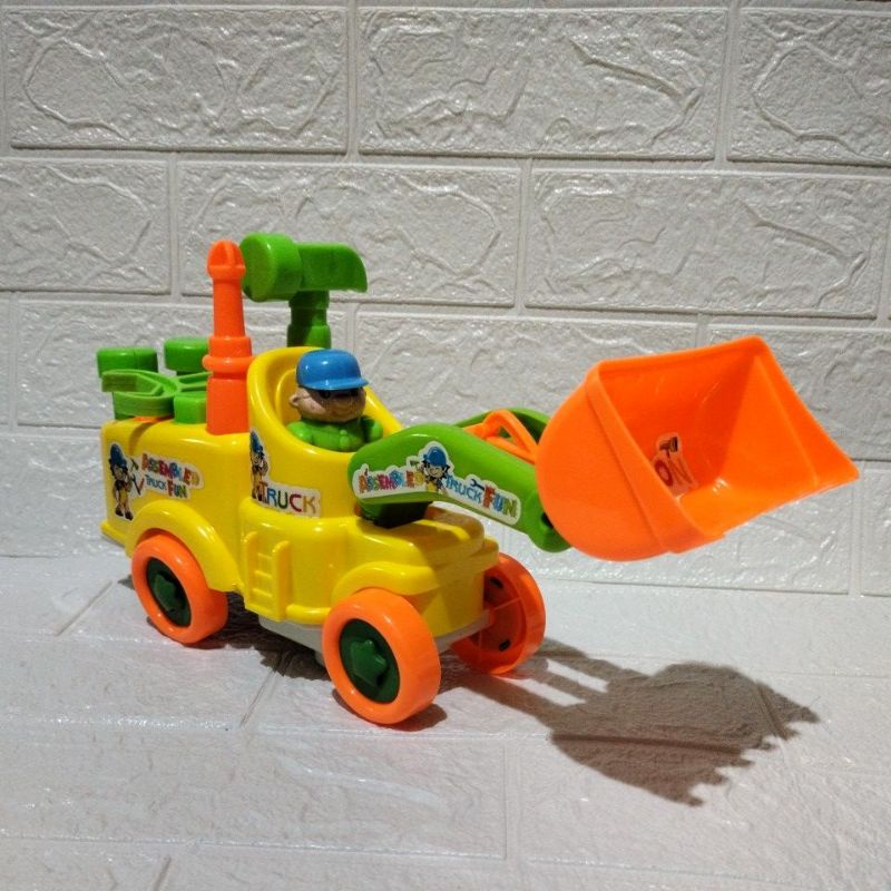 Mainan Truck berbunyi