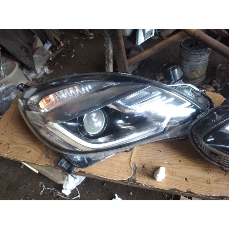 Headlamp brio rs 2015
