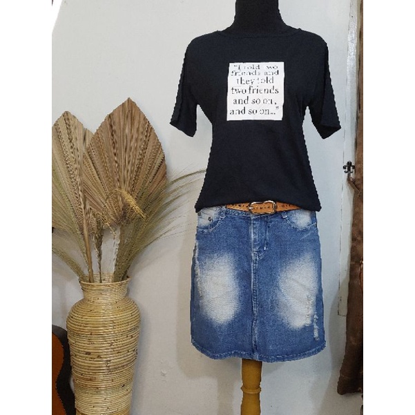 PRELOVED T-SHIRT