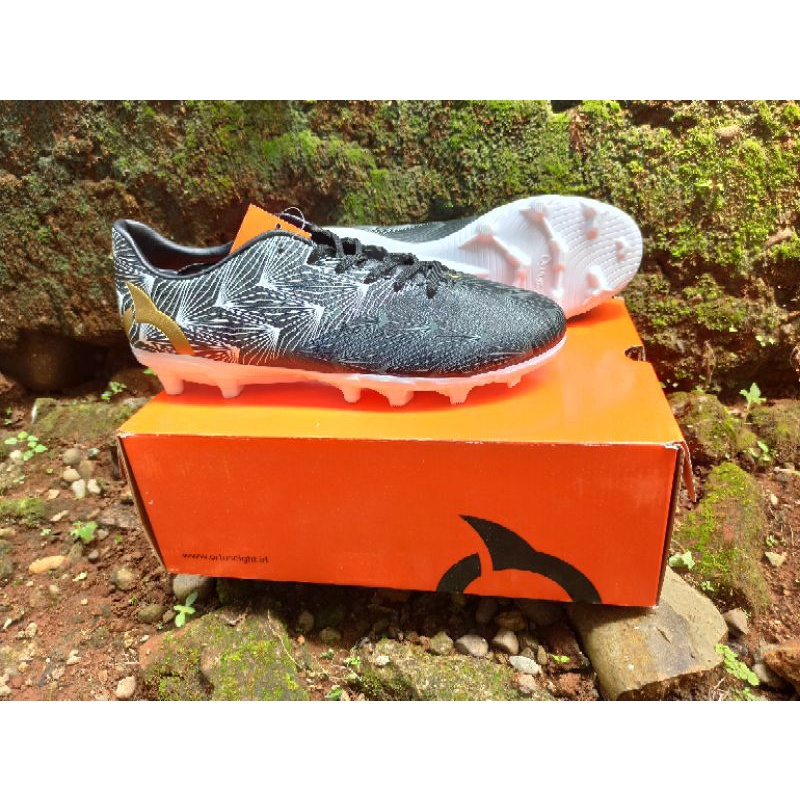 Sepatu Bola Ortuseight Neutron FG