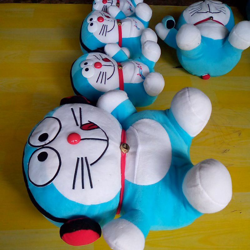 boneka doraemon
