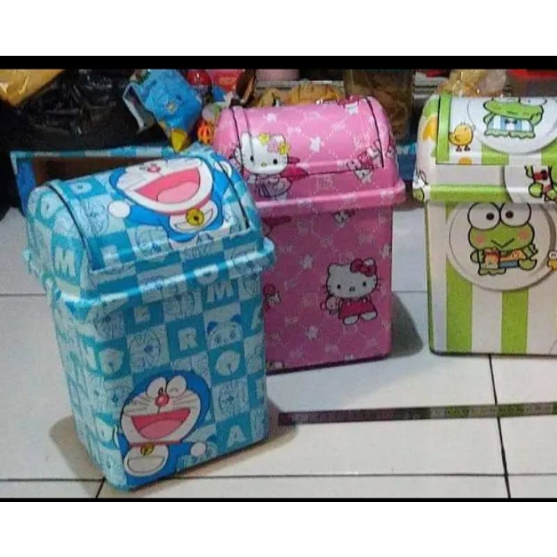 TEMPAT SAMPAH KARAKTER