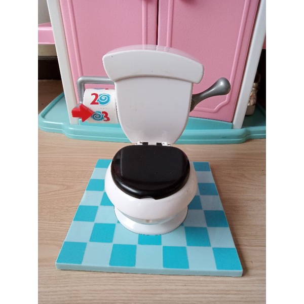 Mainan toilet trouble