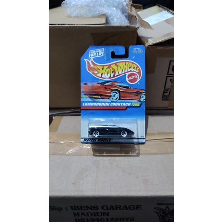Hot Wheels Lamborghini Countach hitam