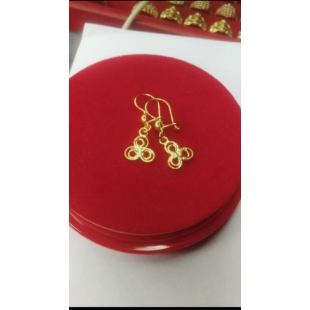 Anting koin bunga