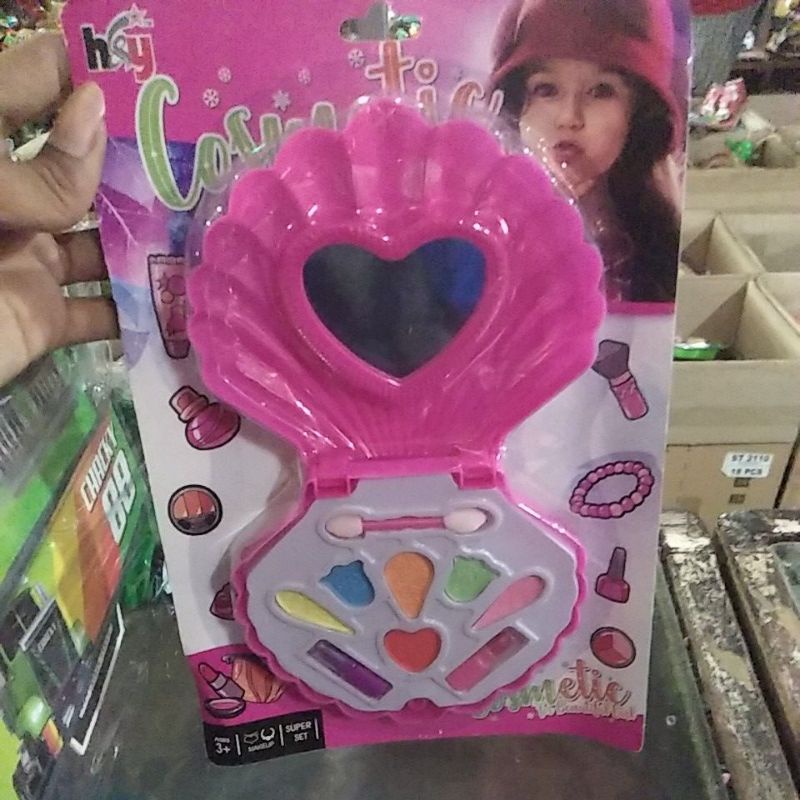 cosmetic mainan